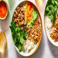 Vietnamese Noodle Salad With Lemongrass Beef (Bun Bo Xao)_image