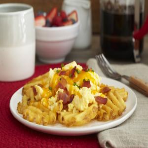 Cheesy Eggs, Bacon and Fries_image