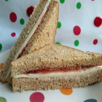 Cheesy Jam Sandwich With a Twist or Two_image