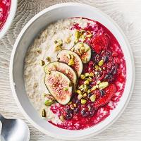 Porridge with quick berry compote, figs & pistachios image