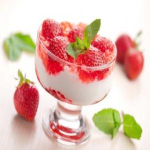 Strawberry fromage frais mousse_image