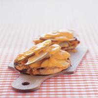 English Muffin with Apple and Cheddar_image