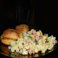 Creamy Scrambled Eggs With Sausage and Scallions_image