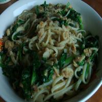 Linguine With Spinach, Almonds, and Bread Crumbs_image