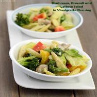 Mushroom, Broccoli and Lettuce Salad in Vinaigrette Dressing_image