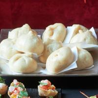 Bao buns with spicy pork image