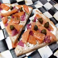 Sam's Smoked Salmon, Dill & Goat Cheese Pizza_image