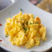 The Secret to Fluffy Scrambled Eggs_image