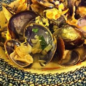 Steamed Clams in White Wine Sauce image