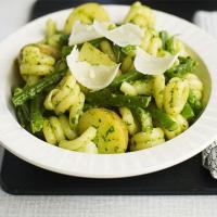 Herby pesto, bean & potato pasta_image