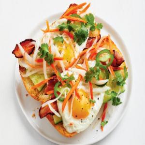 Bacon and Egg Sandwiches with Spicy Pickled Daikon and Carrots_image