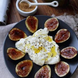 Fig Brulee with Burrata Cheese_image