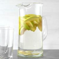 Apple and Ginger Infused Water_image