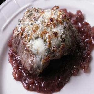 Blue Cheese Crusted Filet Mignon With Port Wine Sauce_image