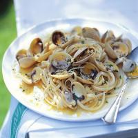 Grill-Roasted Clam Linguine_image