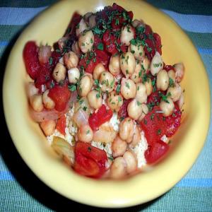 Stewed Tomatoes and Garbanzo Beans_image
