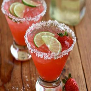 strawberry lemonade margaritas_image