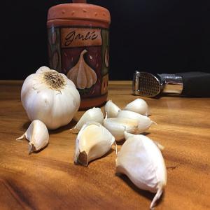 BLANCHED GARLIC • HOW TO image