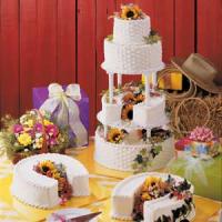 Horseshoe-Layer Wedding Cake image
