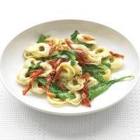 Beef Tortellini with Arugula and Sun-Dried Tomatoes_image
