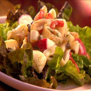 Grilled Calamari Radish Salad with Lemon Dill Vinaigrette_image