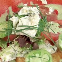 Heirloom Tomato Salad with Fresh Greens, Blue Cheese and Creamy Chive Dressing_image