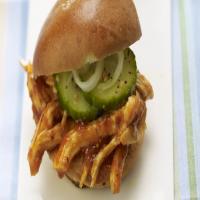 Carolina Pulled Chicken Sliders With Easy Summertime Pickles_image
