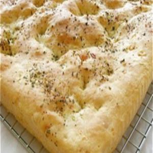 no-knead garlic-cheese flatbread_image