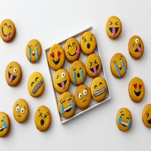 Emoji Macarons_image