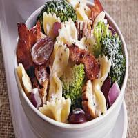 Pasta Salad with Broccoli and Grapes_image