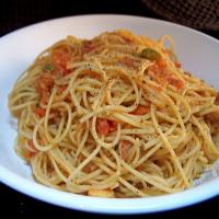Spaghetti With Tomato Garlic Sauce image