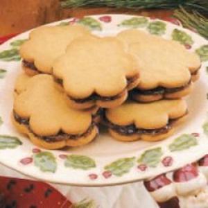 Date-Filled Sandwich Cookies_image