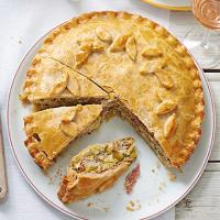 Creamy leek, potato & ham pie image