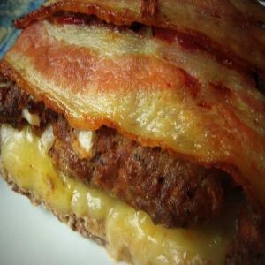 Rollo de Carne con Tocino (Bacon-Wrapped Stuffed Meatloaf)_image