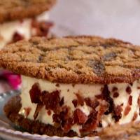 Molasses Cookie Sandwiches_image
