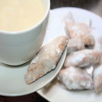Makroud El Louse (Algerian Almond Cookies) image