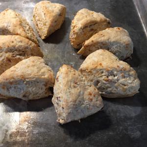 Cheddar Beer Triangles_image