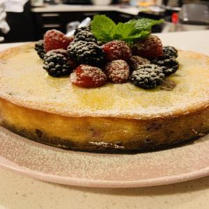 Raspberry, Mascarpone and White Chocolate Cheesecake_image