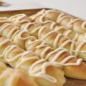 Cinnamon Sugar Breadsticks with Cream Cheese Drizzle Recipe - (4.5/5)_image