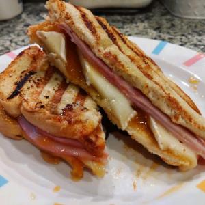 Ham and Brie Sandwich_image