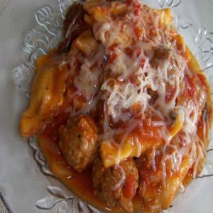 Crock Pot Cheese Tortellini and Meatballs With Vodka Sauce_image