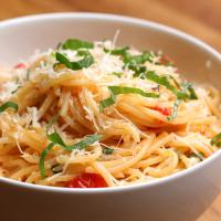 Spaghetti With Fresh Tomato Sauce Recipe by Tasty_image