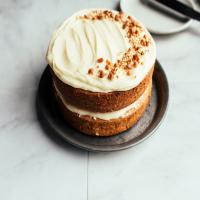 White Almond Sour Cream Wedding Cake_image