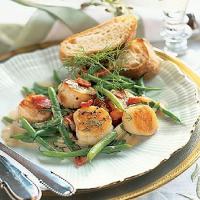 Scallops and Haricots Verts with Creamy Bacon Vinaigrette image