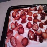 Strawberry Poke Cake_image