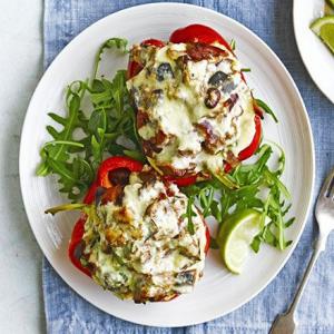 Chilli-stuffed peppers with feta topping_image