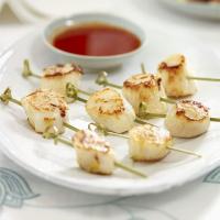 Seared scallops with sweet chilli sauce image