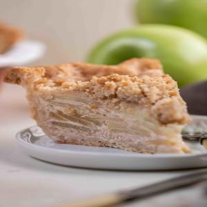 The Best Dutch Apple Pie with Crumb Topping_image