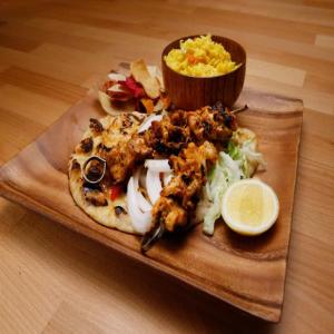 Tandoori Chicken Thighs with Pickled-Vegetable Rice_image