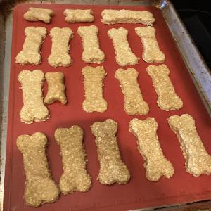 Easy and Healthy Dog Cookies_image